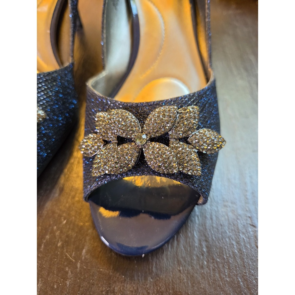 Bandolino Women's Bdniella Peak Toe Sparkle Navy Silver Bow Heels Size 10M NEW! - Picture 2 of 12